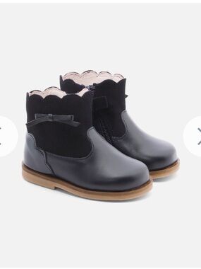 Jacadi Paris Girls' Navy Scallop-Top Ankle Boots with Bow Accent Size 24/T8